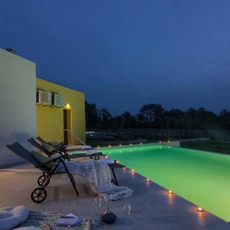 Charming Tartufo With Private Pool Near Pula Villa *